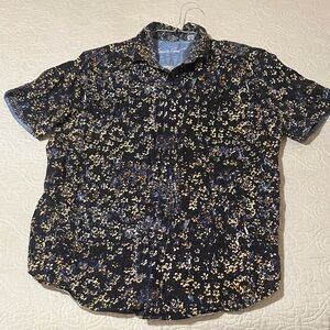 Robert Graham Black and Blue Short Sleeve Floral Shirt. Size M